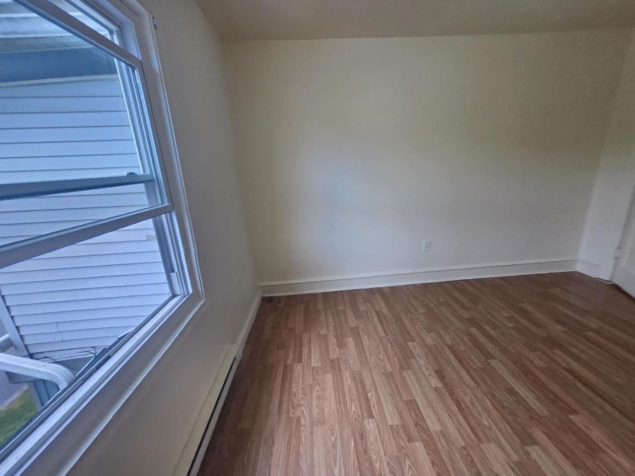 446 Quincy Ave - Photo 5 of 10