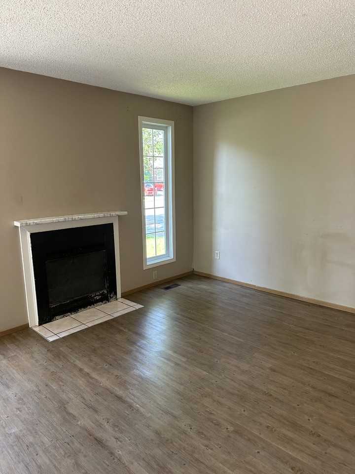 209 Thomson Ave #1 - Photo 4 of 9