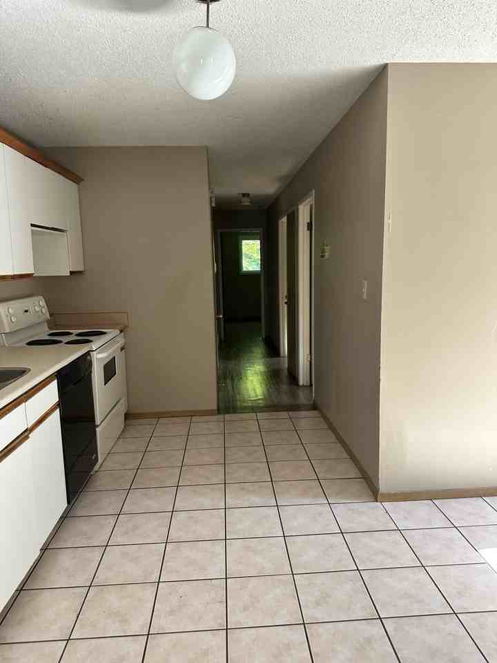 209 Thomson Ave #1 - Photo 6 of 9