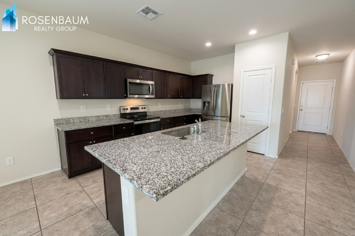 2431 S 46th St - Photo 4 of 11