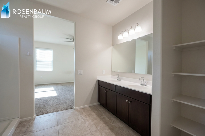 2431 S 46th St - Photo 6 of 11
