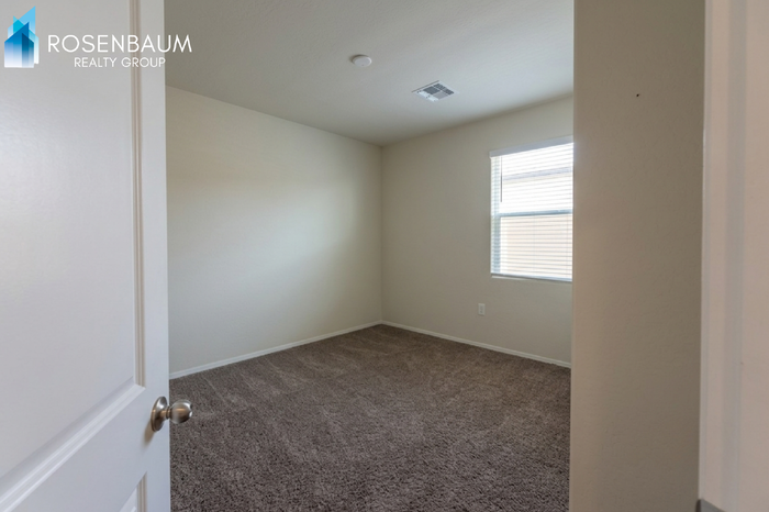2431 S 46th St - Photo 7 of 11
