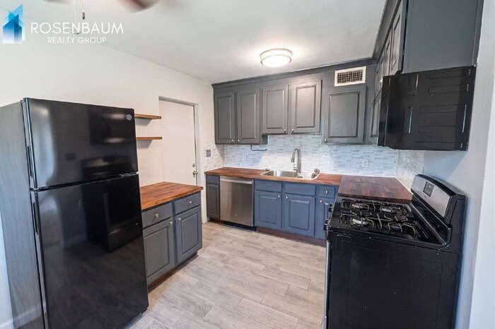 508 W 18th St - Photo 3 of 7