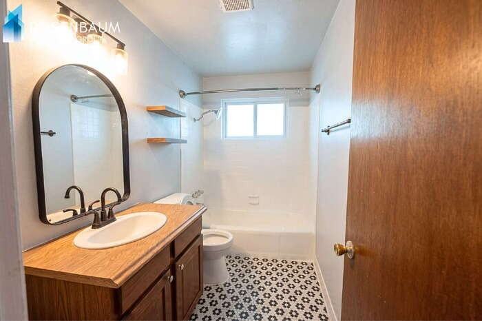 508 W 18th St - Photo 4 of 7
