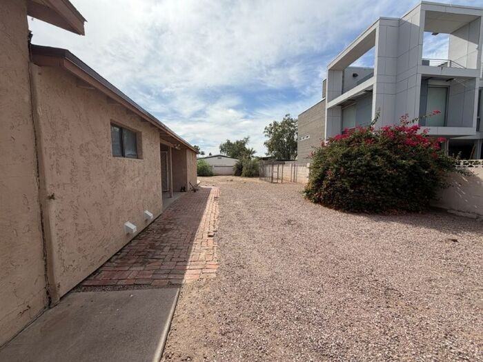 600 S Roosevelt St #2 - Photo 2 of 14