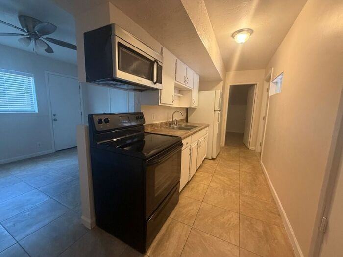 600 S Roosevelt St #2 - Photo 3 of 14