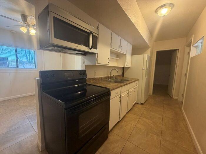 600 S Roosevelt St #2 - Photo 5 of 14