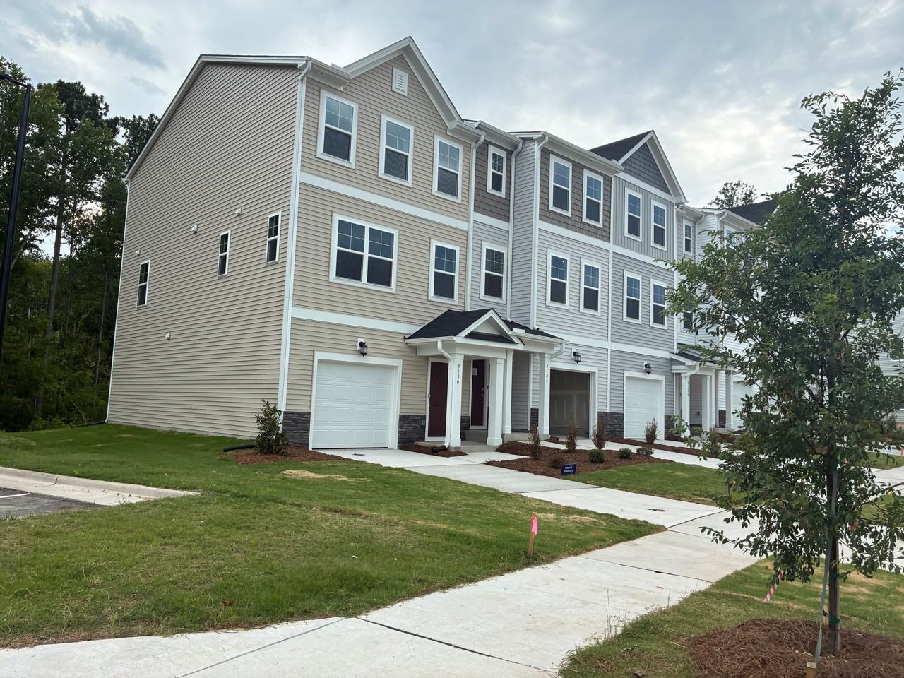3130 Gypsum Dr - Photo 3 of 35