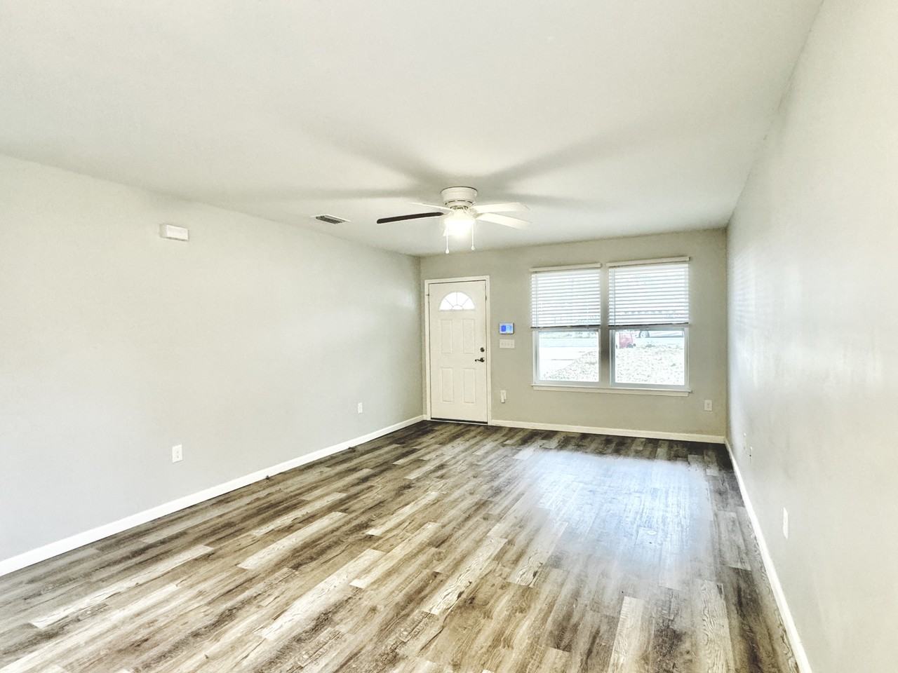 704 E Chestnut Ave #357 - Photo 3 of 33