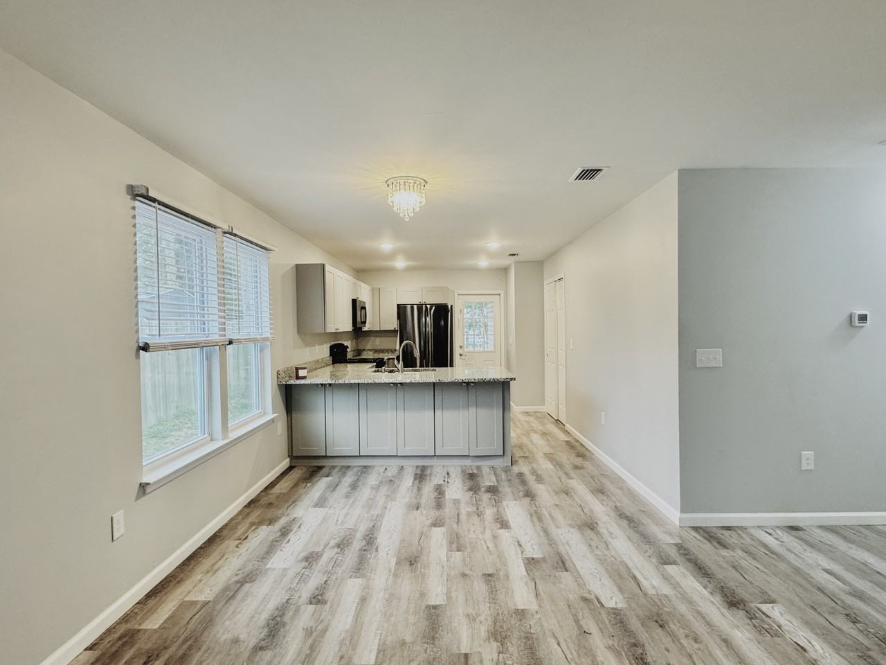 704 E Chestnut Ave #357 - Photo 4 of 33