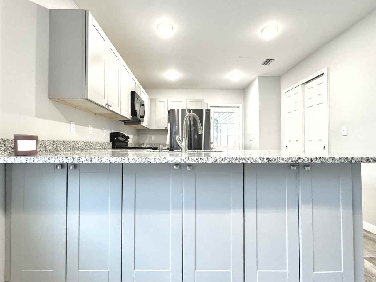 704 E Chestnut Ave #357 - Photo 5 of 33