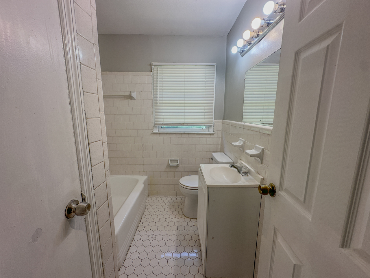 800 Stillwater Dr #1 - Photo 4 of 15