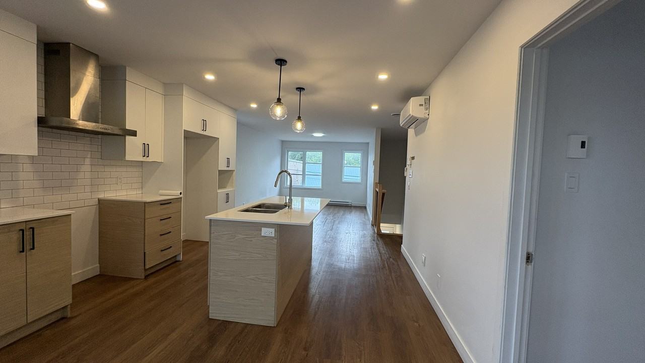 54 Rue Saint-Charles N #54 - Photo 3 of 13