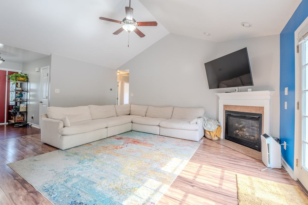 220 Dolphin Dr #1 - Photo 5 of 44