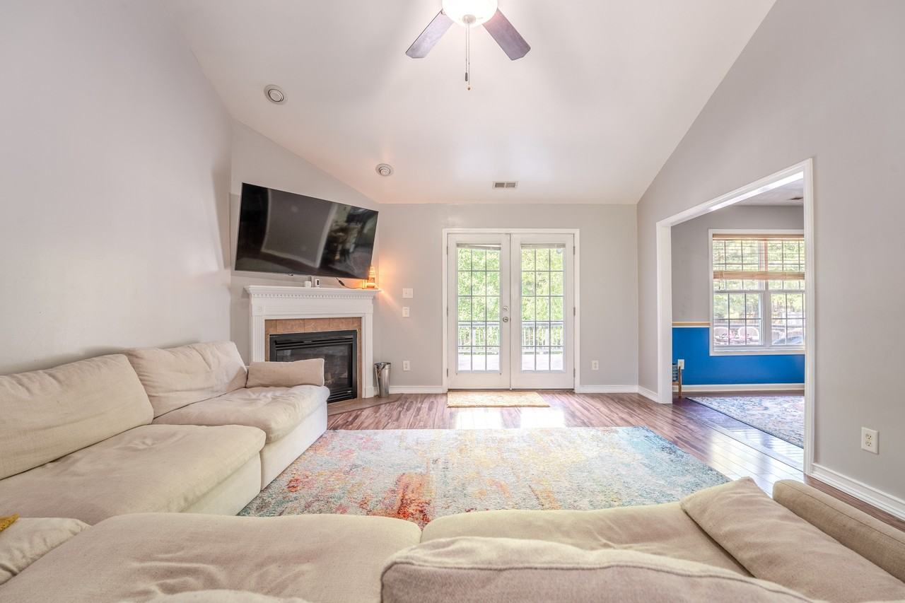 220 Dolphin Dr #1 - Photo 6 of 44