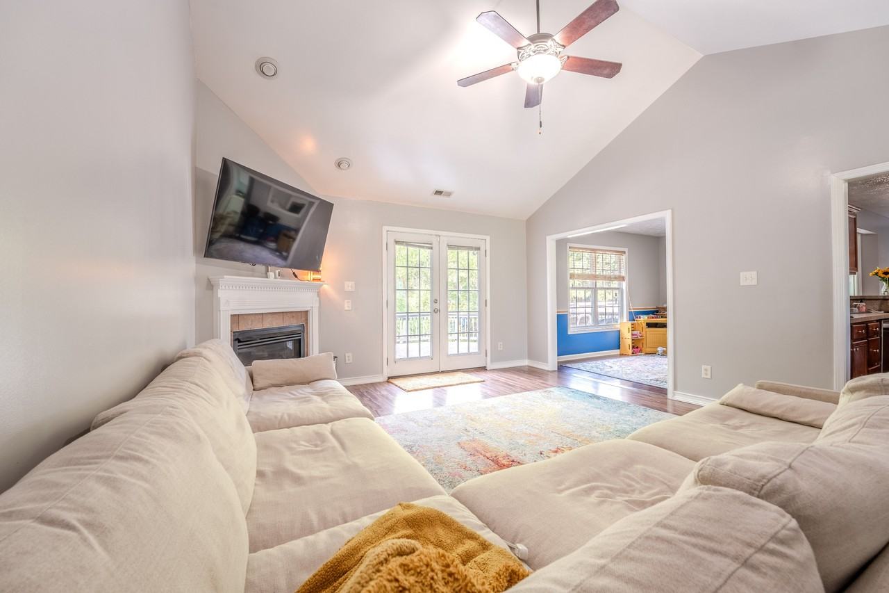220 Dolphin Dr #1 - Photo 7 of 44