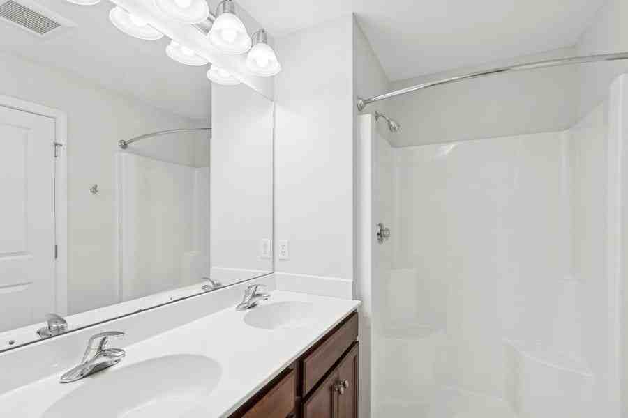 95 Filley St - Photo 4 of 30