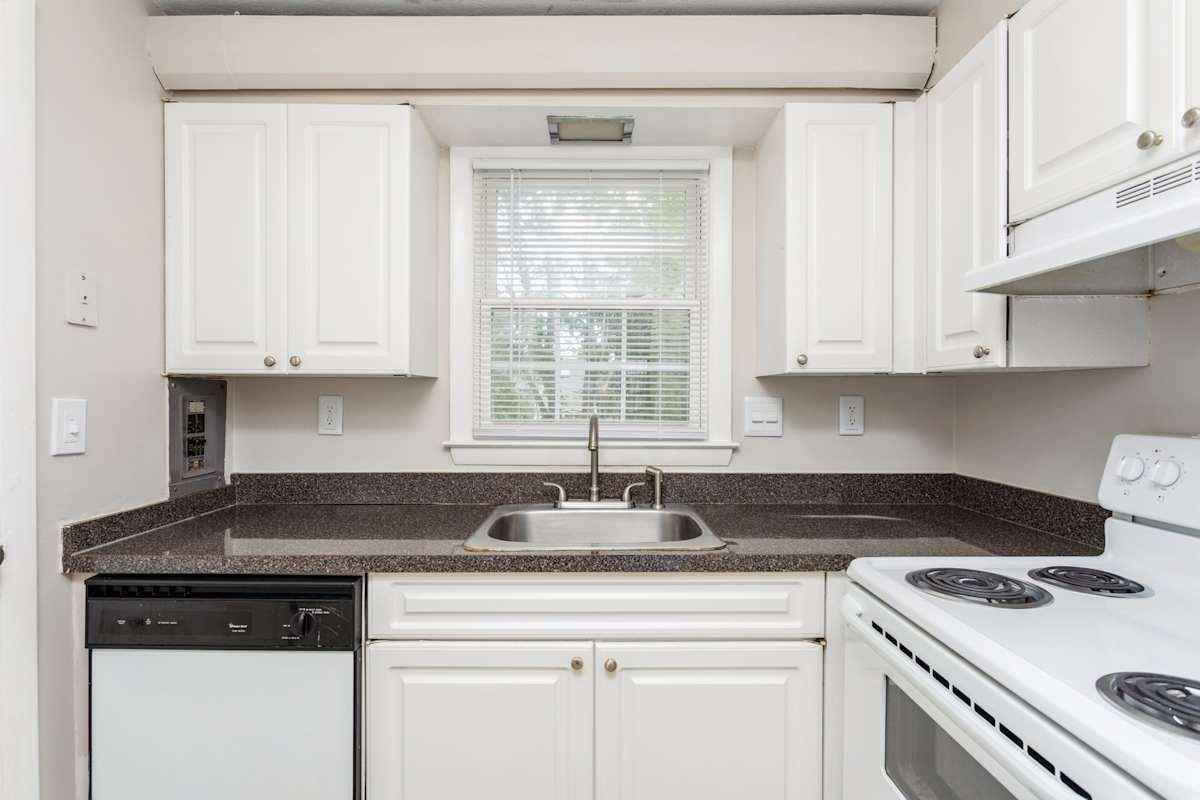 167 E Center St - Photo 2 of 20