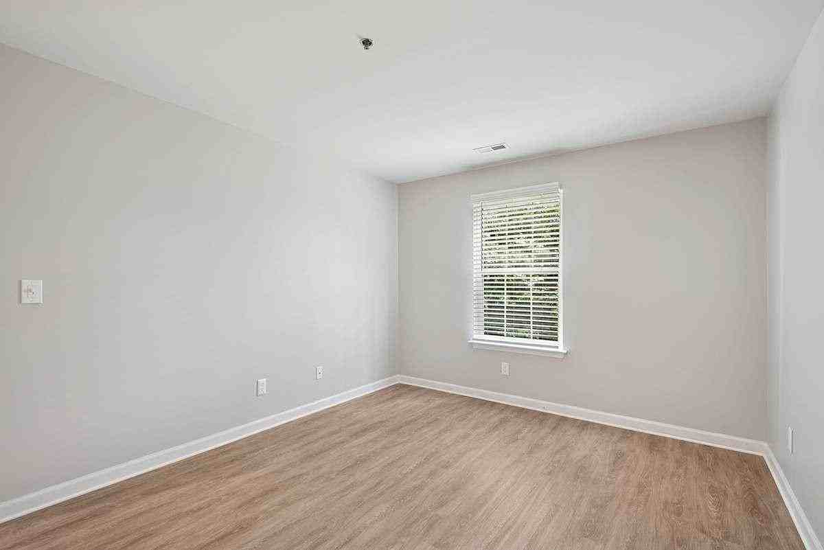 155 Woodgate Ct - Photo 5 of 21