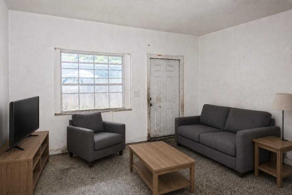 1600 Center St - Photo 2 of 17