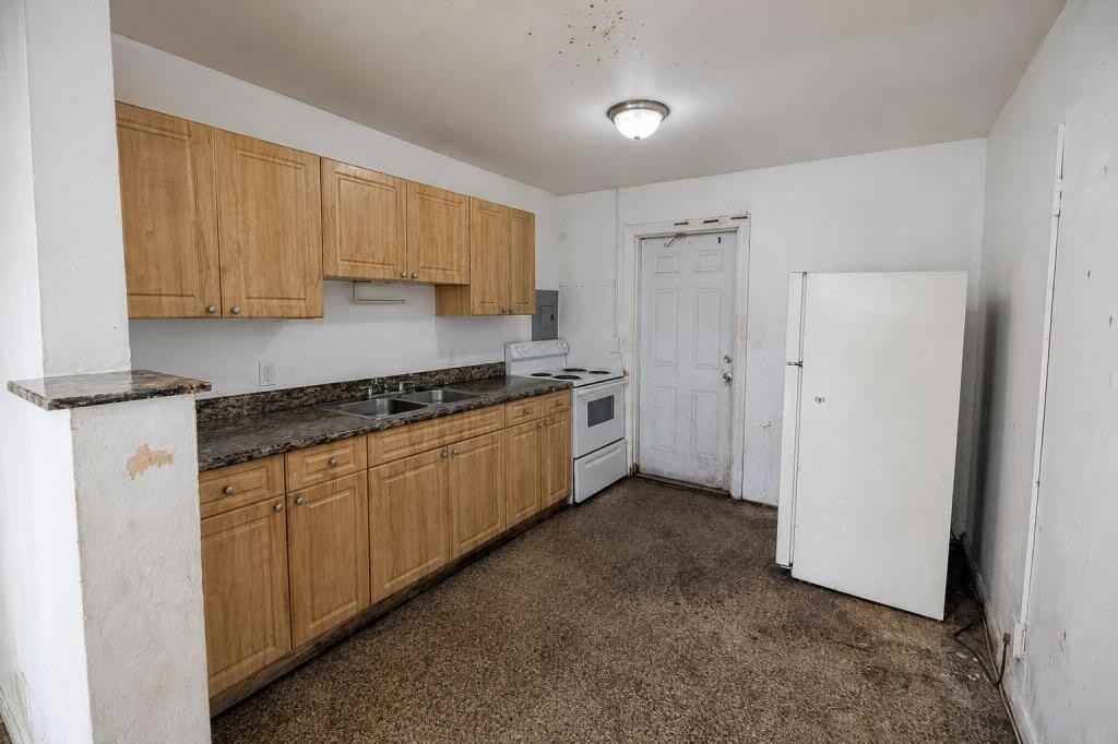 1600 Center St - Photo 5 of 17