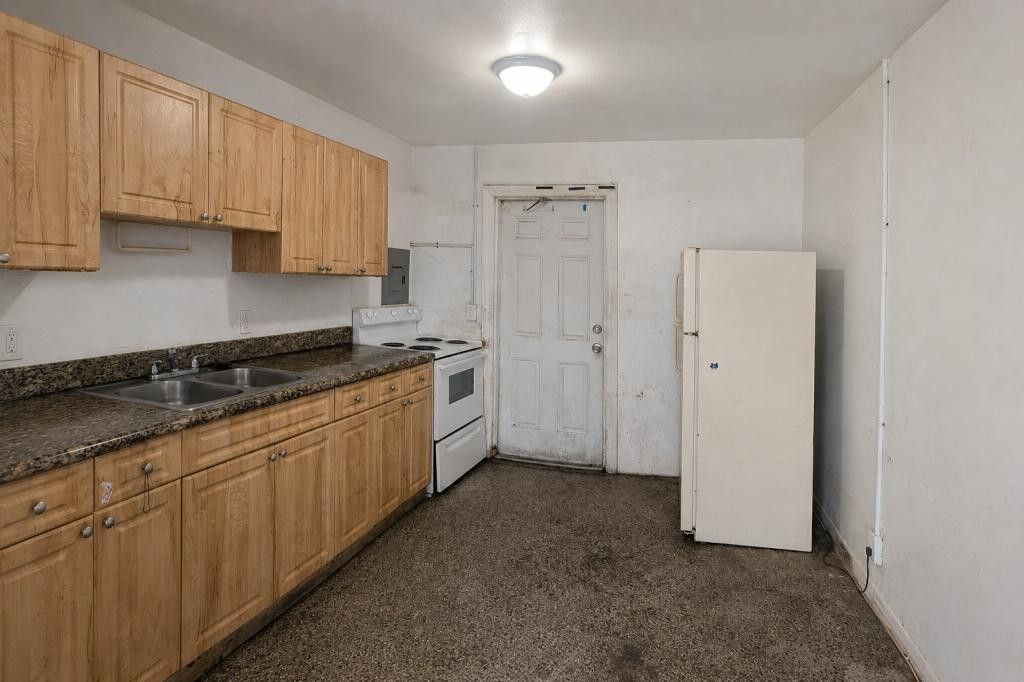 1600 Center St - Photo 6 of 17