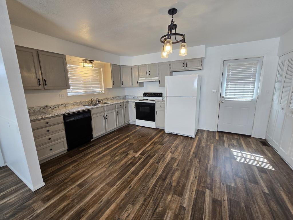 805 Woodlawn Ave - Photo 2 of 18