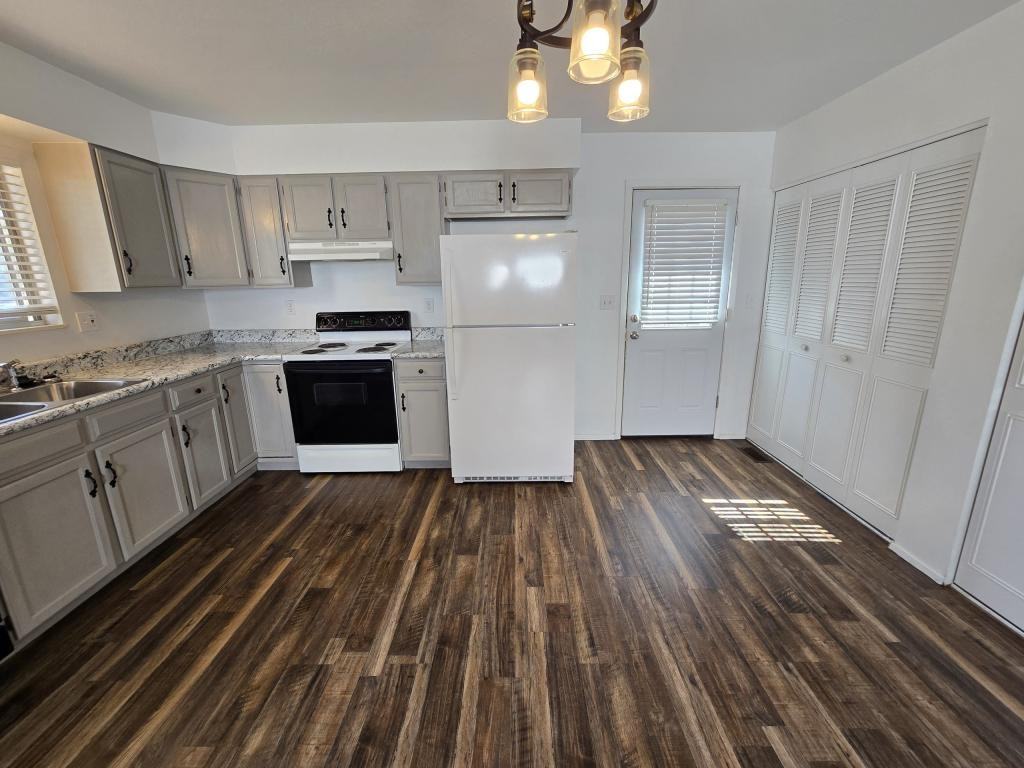 805 Woodlawn Ave - Photo 3 of 18