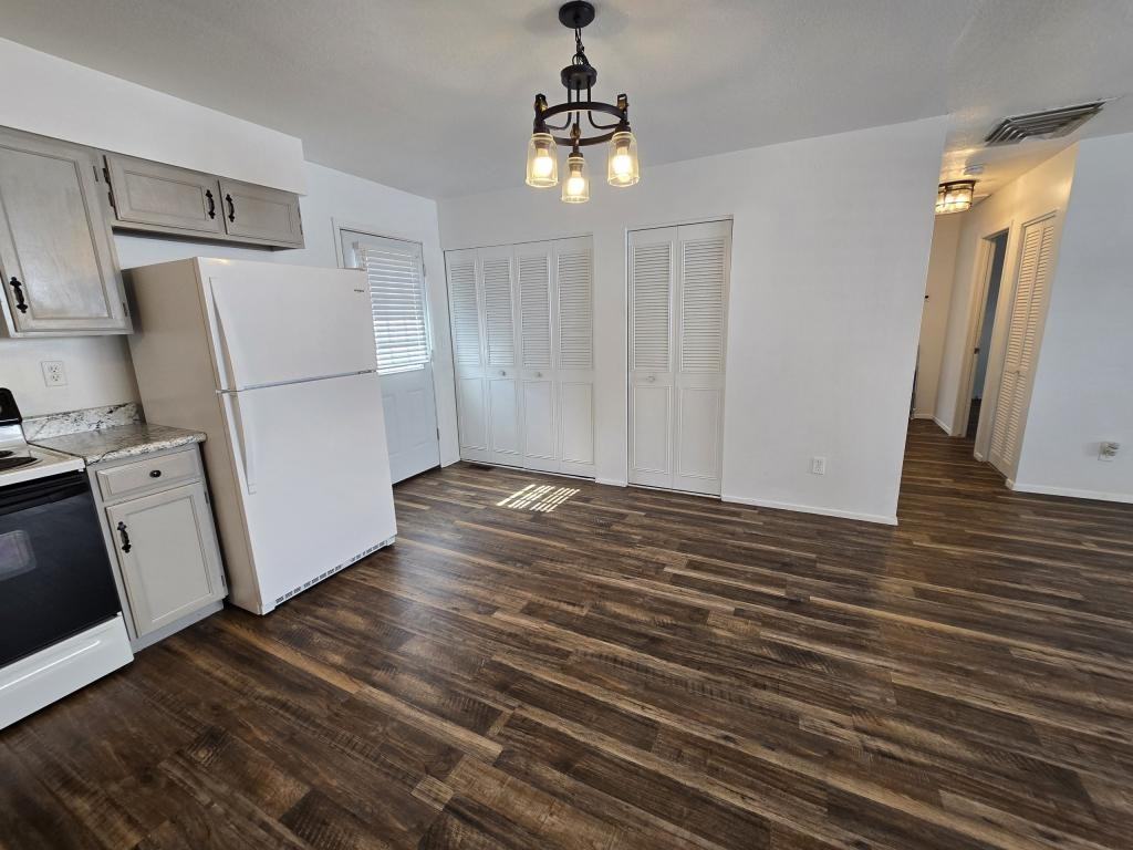 805 Woodlawn Ave - Photo 4 of 18