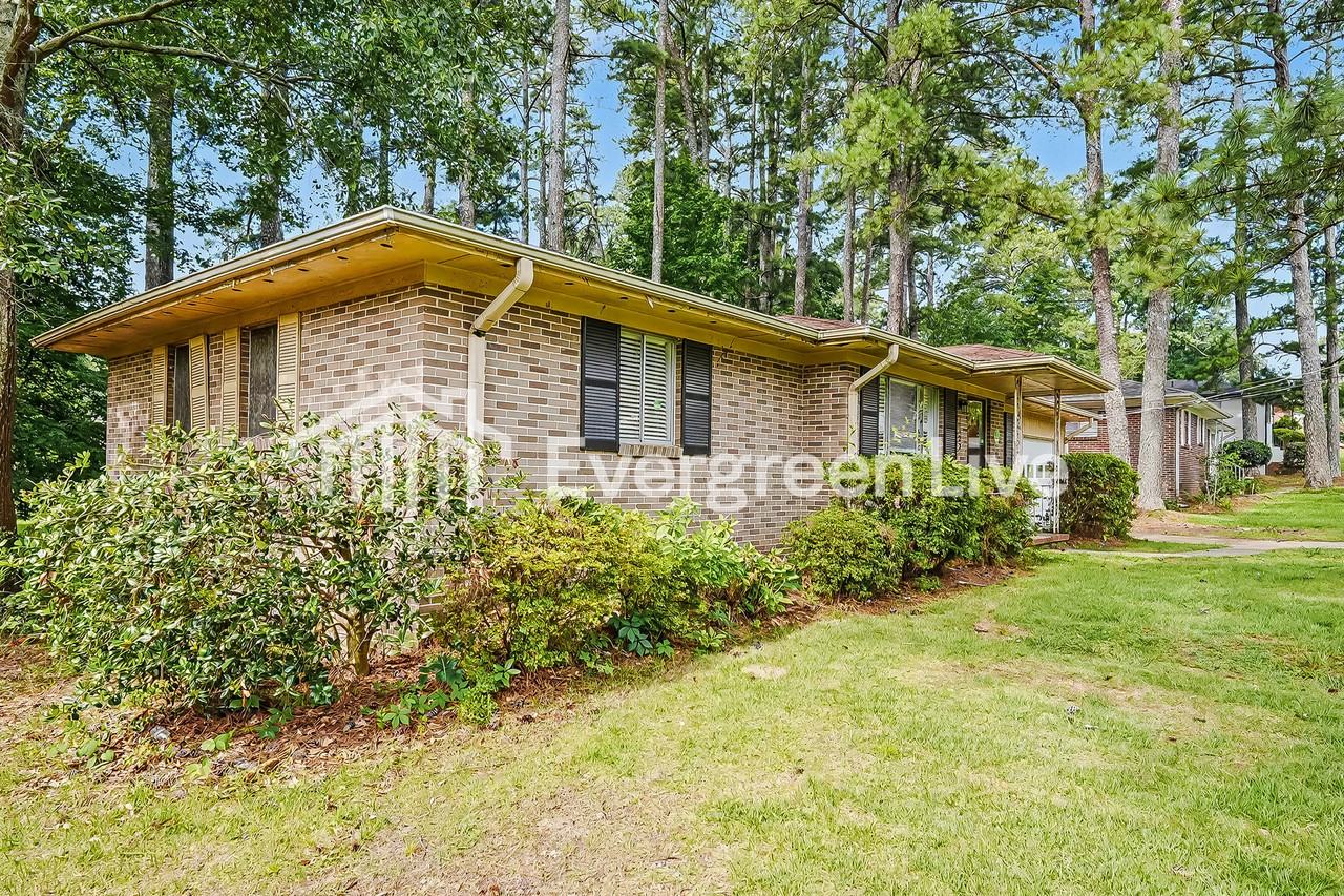 1137 Bowman Rd - Photo 2 of 15