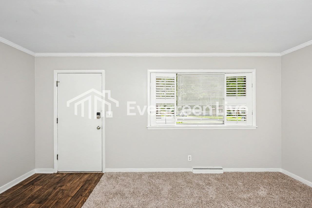 1137 Bowman Rd - Photo 3 of 15