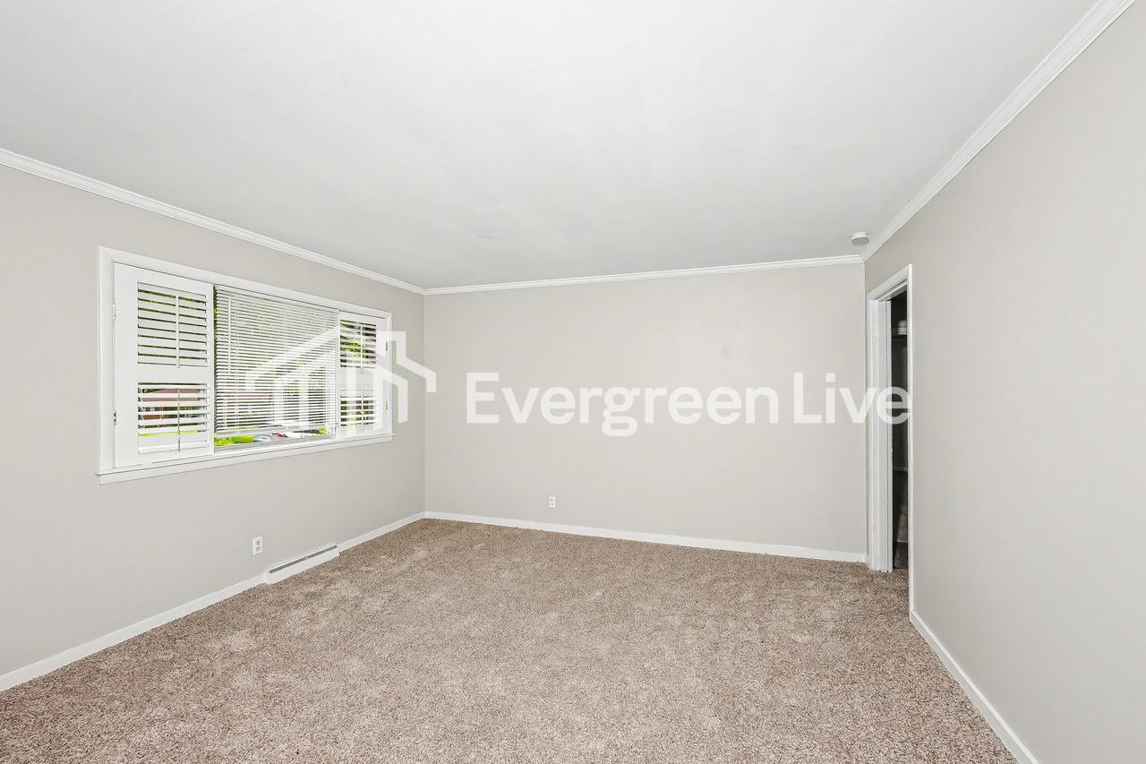 1137 Bowman Rd - Photo 4 of 15