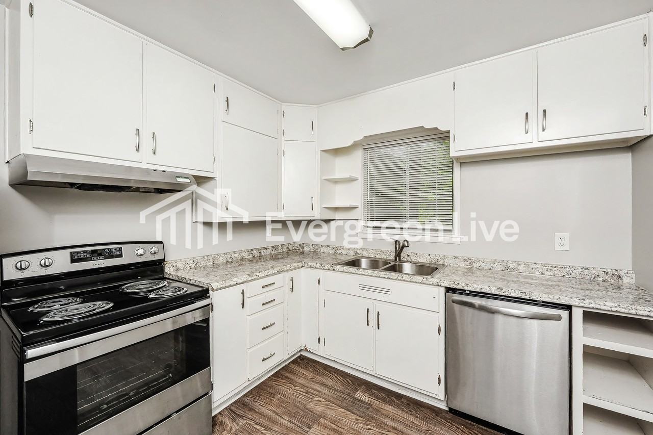 1137 Bowman Rd - Photo 6 of 15