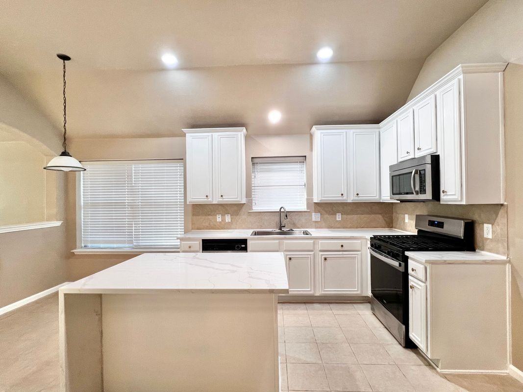 2513 Slalom Dr - Photo 3 of 32