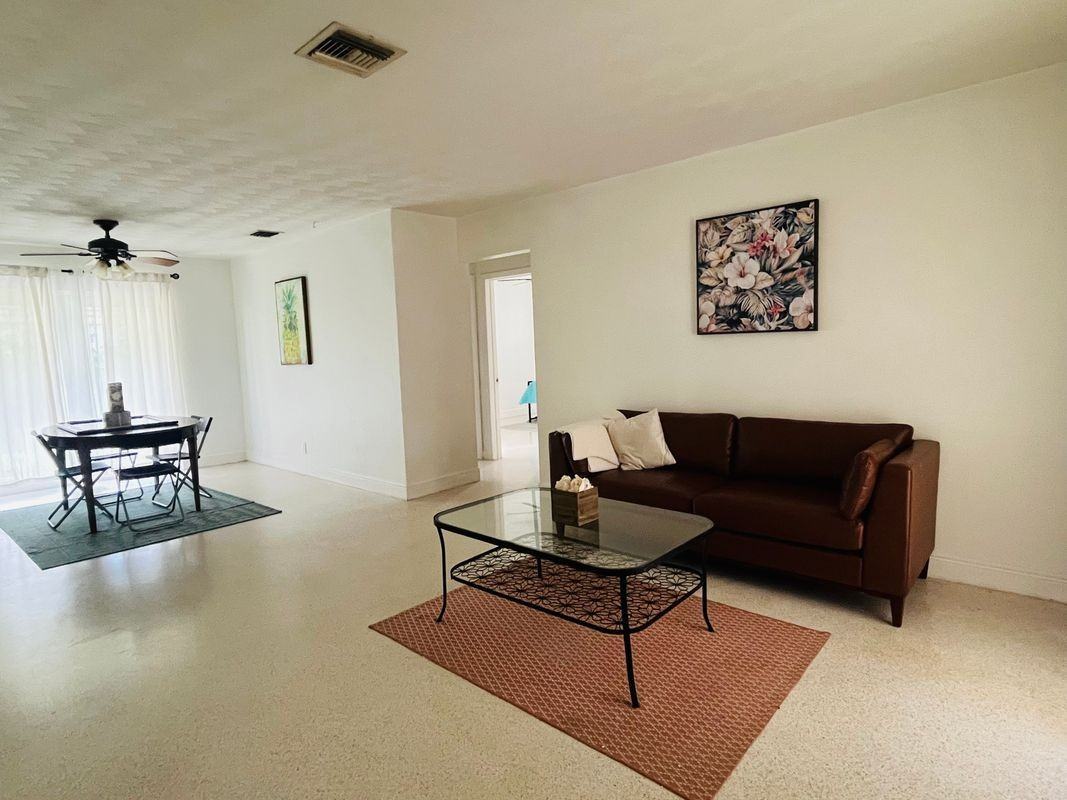 1525 Cleveland St - Photo 2 of 9