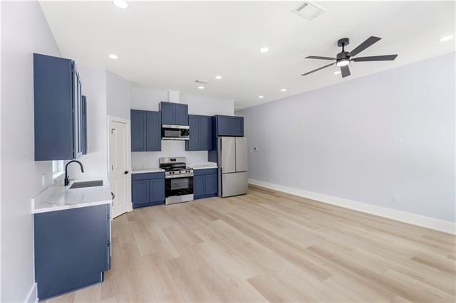 405 E 1st St ##A - Photo 2 of 13