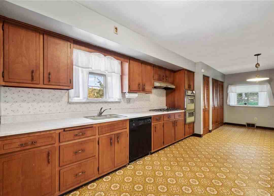 505 Long Rd - Photo 4 of 11