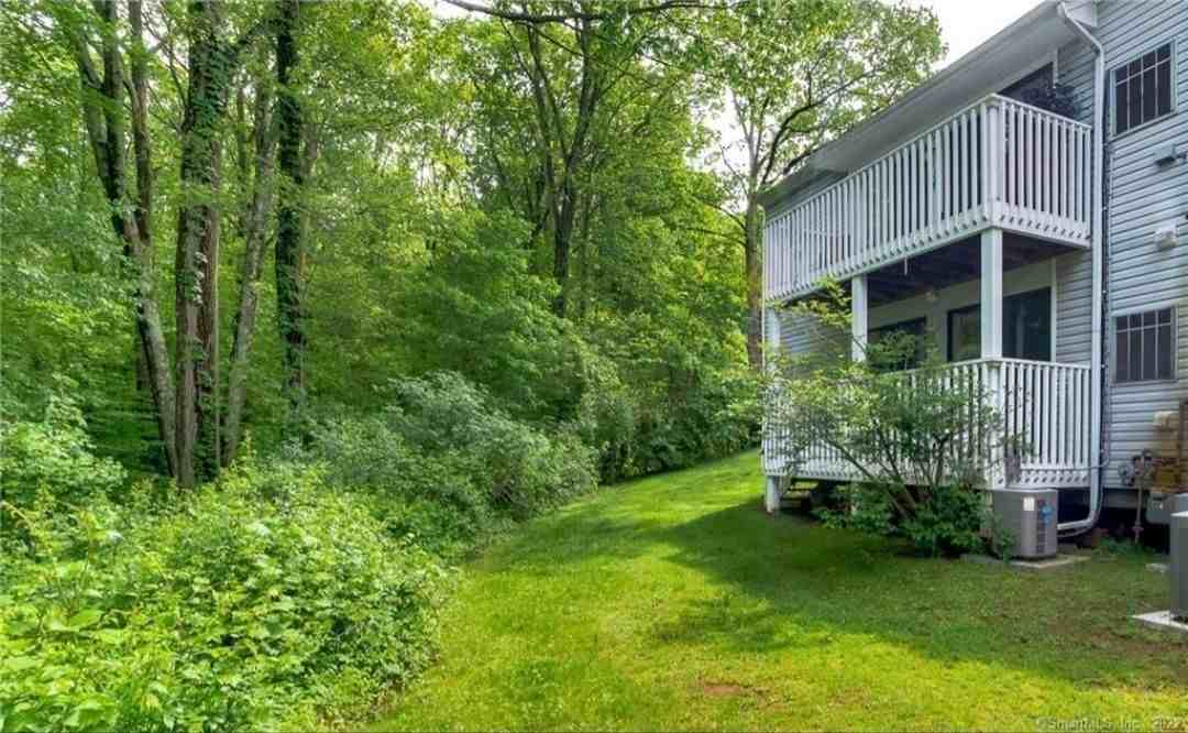53 Brookwood Dr ##B - Photo 3 of 5