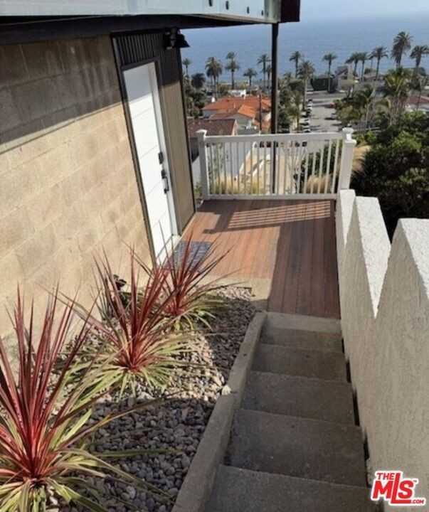 1433 Silvius Ave - Photo 5 of 7