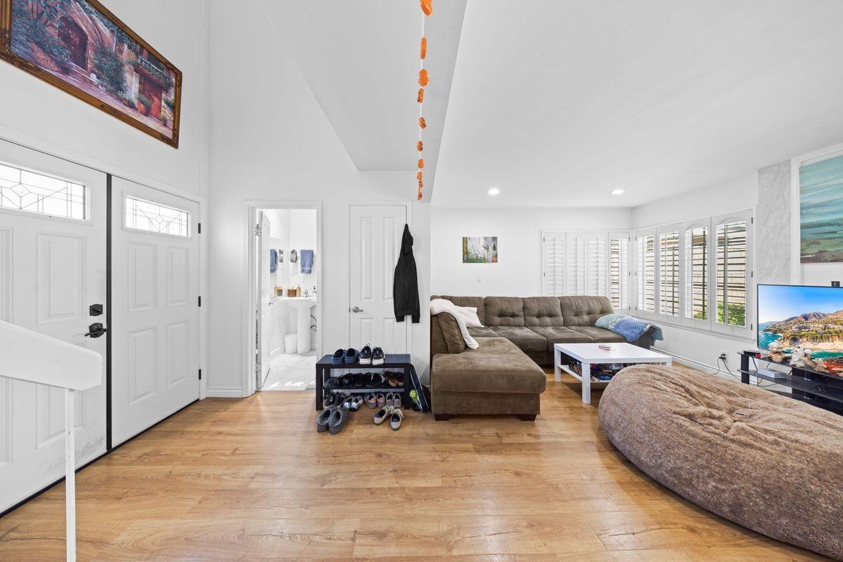 17612 Webster Ave - Photo 7 of 34