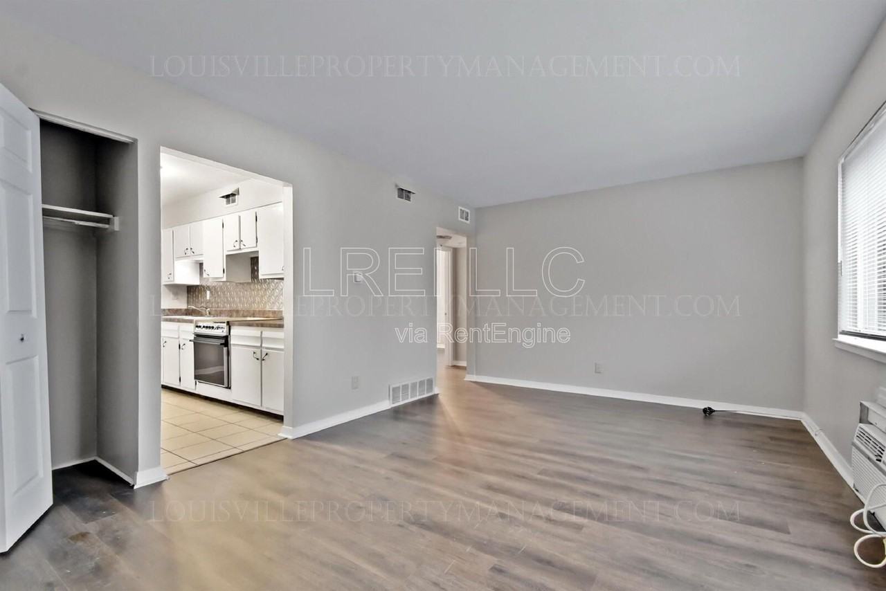 2423 Lindsay Ave #4 - Photo 3 of 14