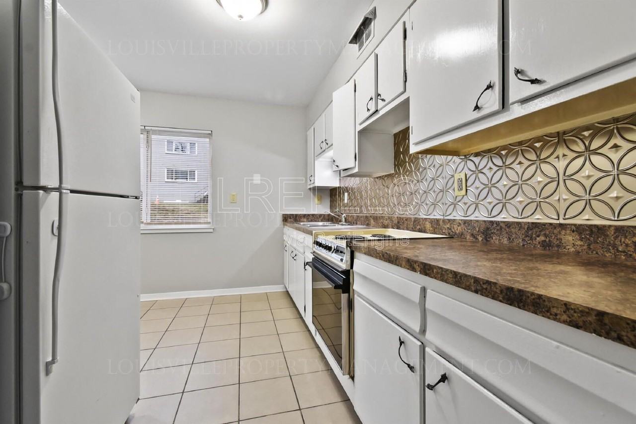 2423 Lindsay Ave #4 - Photo 4 of 14