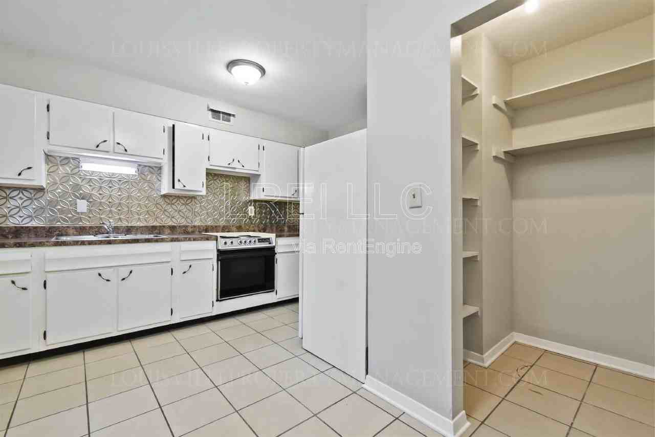 2423 Lindsay Ave #4 - Photo 5 of 14