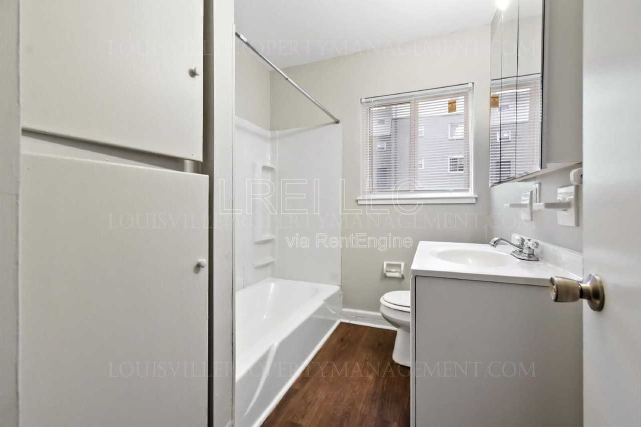 2423 Lindsay Ave #4 - Photo 7 of 14