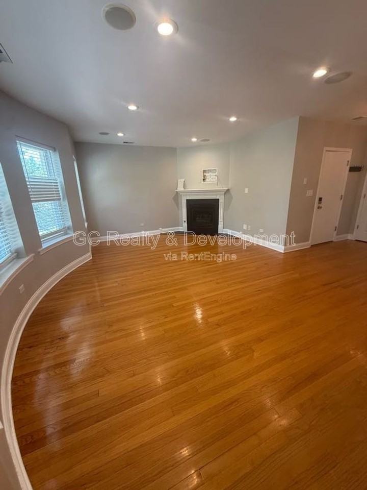 2061 W Fargo Ave #2 - Photo 2 of 12