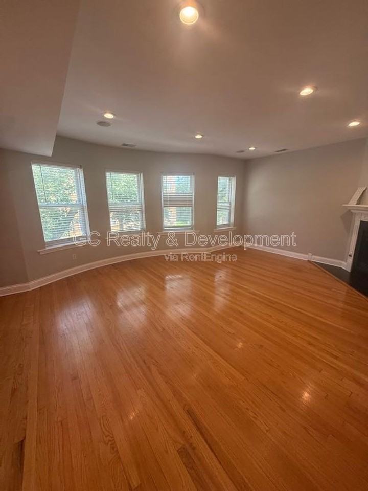 2061 W Fargo Ave #2 - Photo 3 of 12