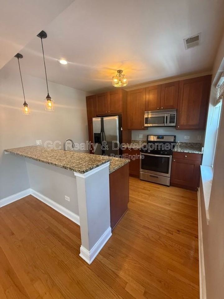 2061 W Fargo Ave #2 - Photo 4 of 12