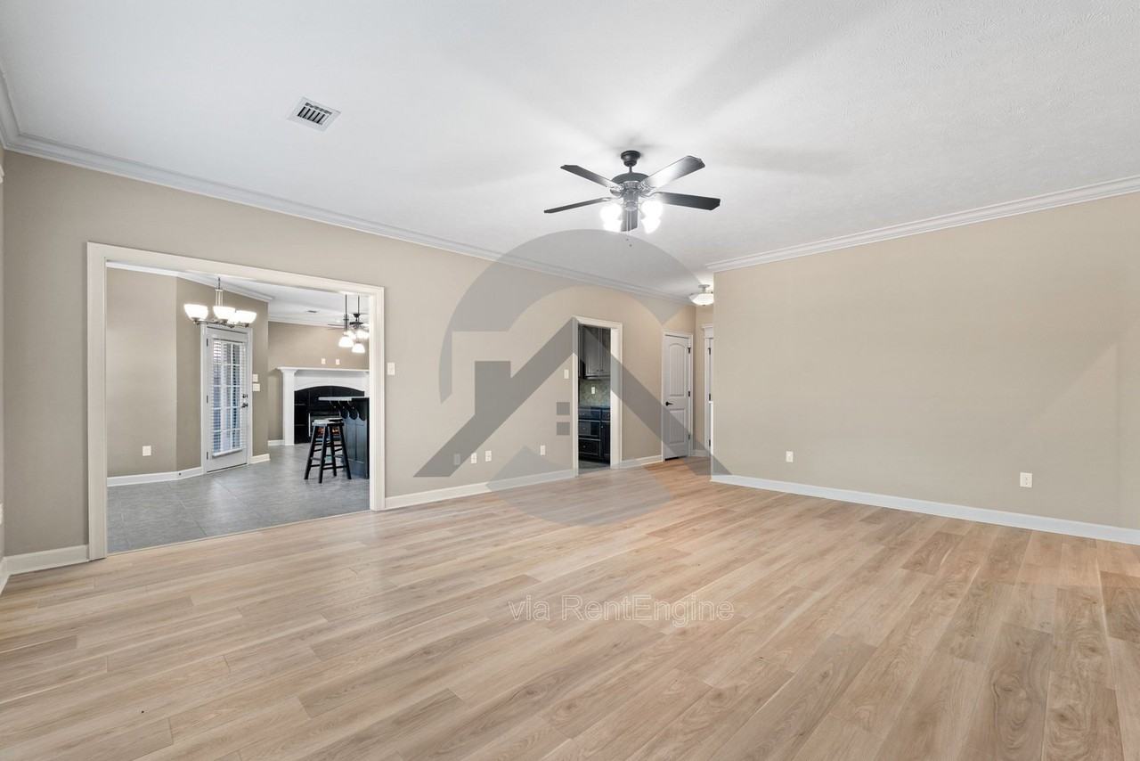 3005 Plateau Dr - Photo 3 of 19