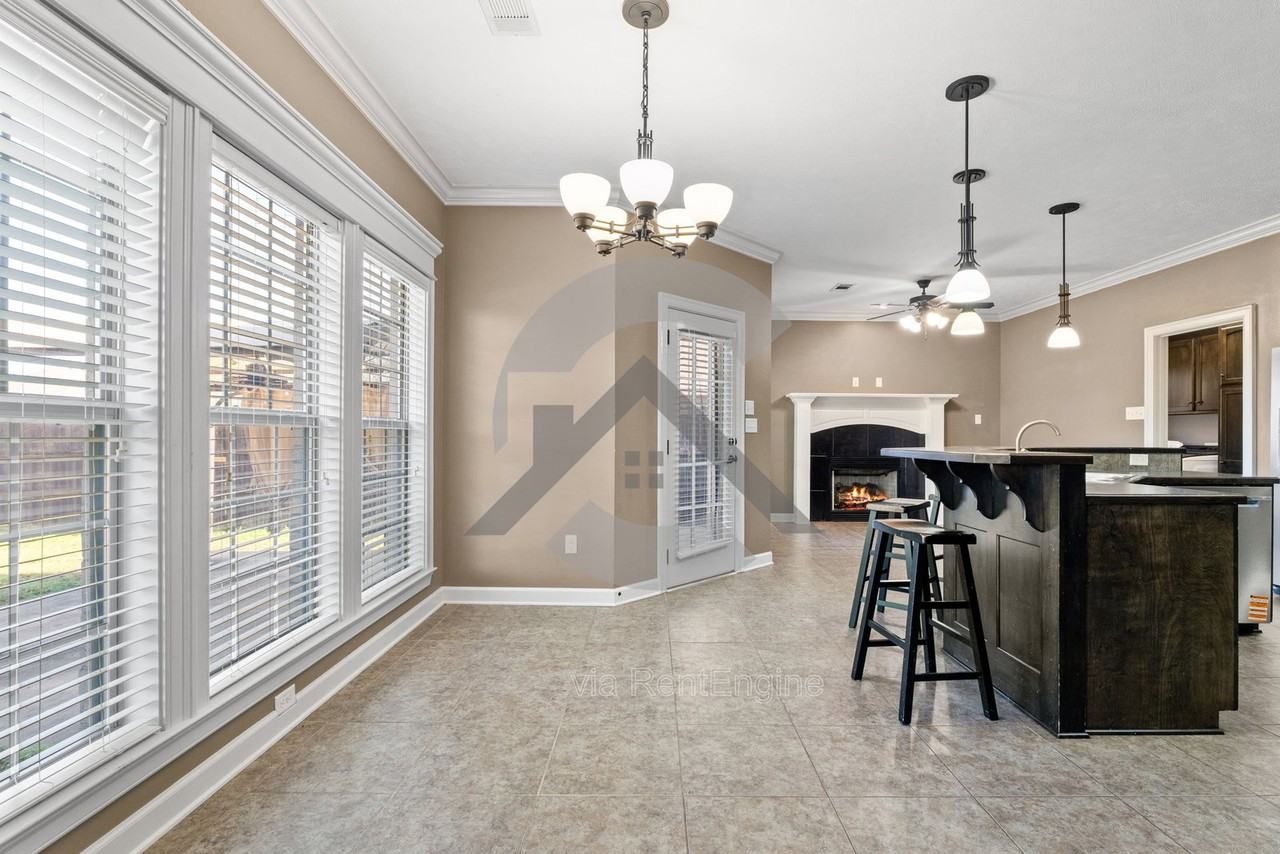3005 Plateau Dr - Photo 4 of 19