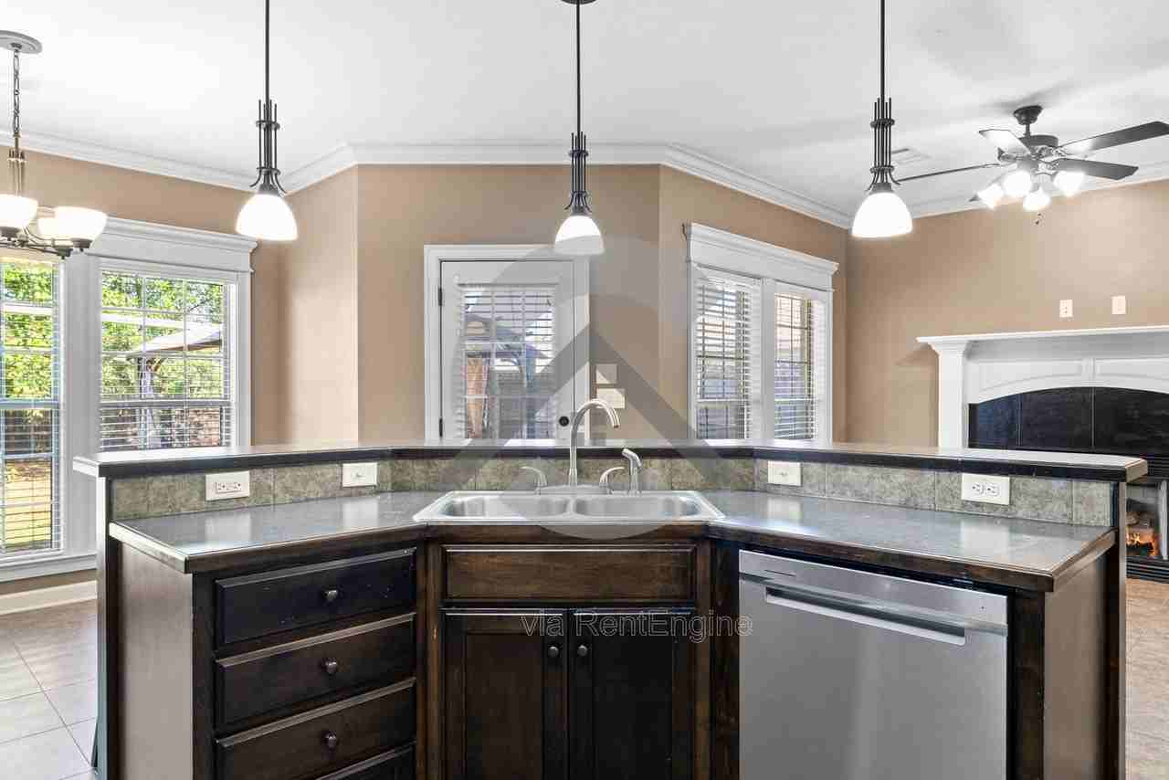 3005 Plateau Dr - Photo 5 of 19